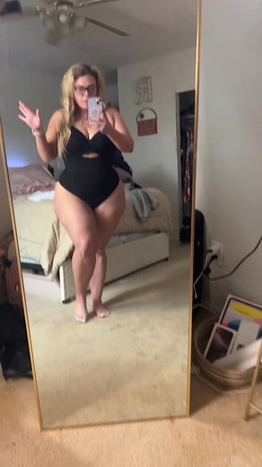 Uhmm living in this for the rest of the year thanks #shapeweargirl #shapewearswimsuit #shapewearreview #swimsuitseason #swimsuitseasoniscoming #curvyswim #curvyswimsuit #curvyswimsuithaul #curvytiktokhaul #curvyfashion #curvyfashionblogger #apronbelly #bellyhang