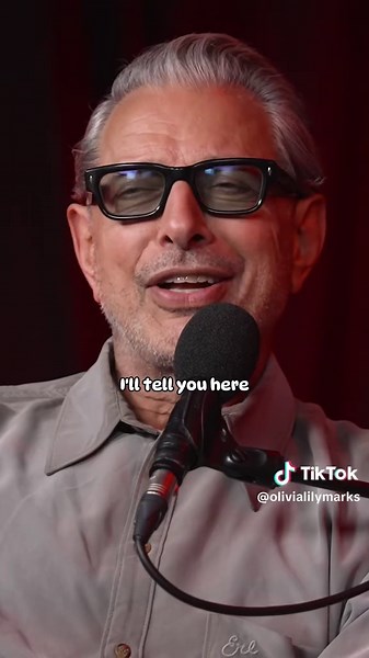 “COMMIT TO SOMETHING” he’s just the best 😂 #jeffgoldblum #interview #jurassicpark #stevenspielberg #whattowatch