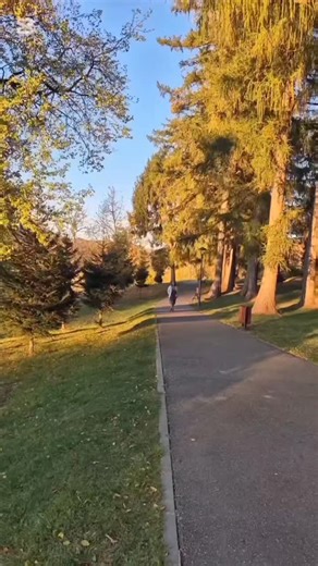În fiecare zi aleg viata! Ma aleg pe mine, aleg sa trăiesc cu bucurie și incantare! 😍 Aleg să mă deschid în fața necunoscutului cu încredere, curiozitate și recunoștință, știind că tot ceea ce vine spre mine are un dar ascuns, o lecție, o bucurie, o nouă versiune a mea care se naște. 🤗😇 #alegsatraiescfrumos ❤️ | Ibiana Gabriela Ibiana