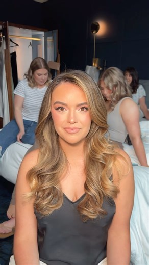 Elopements are so much fun. !!! Are you eloping this year? . . . . . #bride #bridal #weddingdress #wedding | Adriana Mejía makeup and hairstyle