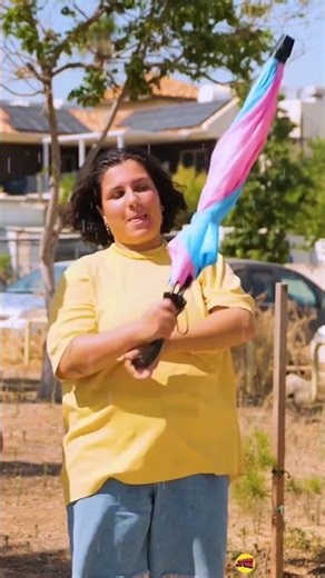 This umbrella is perfect for lovebirds 💕☔😂 #couplehack #funnygadget