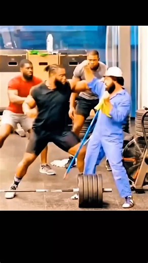 Anatoly prank with pro bodybuilders 😱🥺 #anatoly #foryoupage #viral #anatolyprank #gym