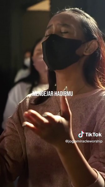 Happy Sunday! Gak ada yang lebih indah dari hadirat dan anugerahNya. Biarlah dalam setiap momen penyembahan kita, membuat kita semakin mengejar hadirat Tuhan di dalam hidup kita. LATRIA Worship Night bersama @INFLUENCE GENERATION , tonton lengkapnya di YouTube Channel Influence Generation. #MengejarHadirMu #Worship #Kristen #Gereja #Penyembahan #Ibadah #LaguRohani #FYP #Viral