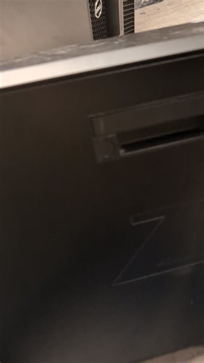 @tesrteck on Instagram: "Opening up the HP z4g4 to pull its parts"