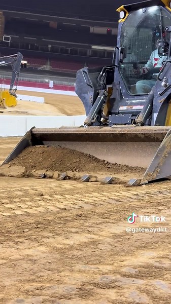 Putting the final touches on the 1/5th mile dirt oval inside the Dome at America’s Center #GatewayDirt #DirtInDecember #TheDome #Dome #DirtTrack #DirtRacing #fyp