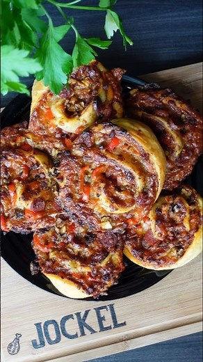 Pizzaschnecken aus Blätterteig - einfaches und leckeres Rezept #blätterteig #shorts #rezept