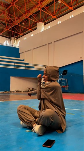  SHE  on Instagram‎: "ملابس رياضة محجبات في تونس  Tenue de sport hijab à 4 Pièces : ✨ Pantalon large ✨ Body ✨ Foulard Cagoule ✨ Robe longue Pour passer une commande, merci de nous indiquer votre taille, numéro de téléphone et adresse exacte en message privé. #hijabsport #tunisiennes #survetementhijab #Tunisie #femmetunisienne #تونسية #تونس #sporttunisie #islamicgym #islamicpost #shebrand"‎