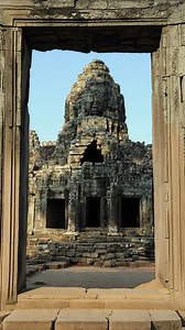 Angkor Wat, Cambodia's crowning glory and a UNESCO World Heritage Site since 1992, stands as a testament to the Khmer Empire’s architectural genius. Adorning the national flag, this sacred complex—voted one of the New Seven Wonders—embodies both spiritual devotion and imperial ambition. Scan to explore its towering spires and intricate bas-reliefs, now animated through AR to bridge the 12th century with today. #TangArchitecture #SoutheastAsiaTour2025 | CGTN