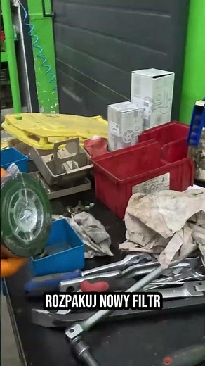 Replacing the gearbox filter in a John Deere - Step by step how we do it at the service center 🧑‍🔧