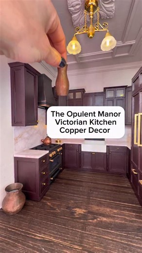 I don’t know what I like making more vintage items into modern decor or modern into vintage🏠 I’m renovating this Victorian kitchen in the Opulent Manor and experimenting with aged copper vases to add character and height above the cabinets. My go to is usually clay but I got a new 3D printer. My tiny tenants love brass and metal accents, but the finish felt a little too new for a moody Victorian space, so I lightly sanded each vase and layered watered down gold, brown, black and green acrylic p