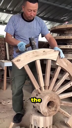 Only 1% of crafts still build wheels like this. #WheelwrightLife #HandmadeWheels #fblifestyle | Road Studio