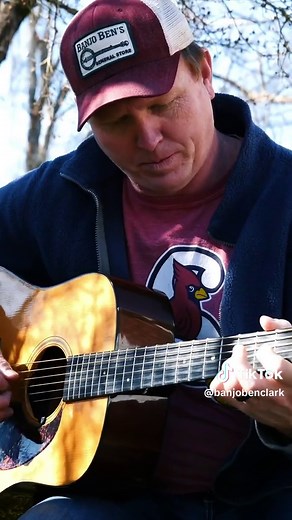 Master Flatpicking Guitar with These Guitar Lessons!