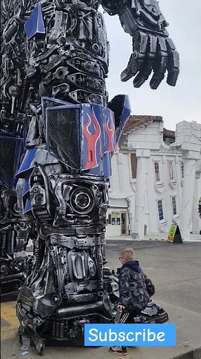 Lifesize Optimus Prime TRANSFORMER - Bigger than a Building