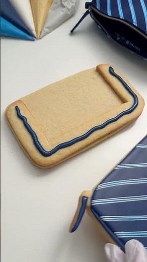 Suddenly craving a United Polaris amenity kit by Brooks Brothers stuffed with Perricone MD goodness