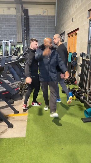 812K views · 2.4K reactions | Wrong choice  @Jonathan.m_j @GORILLA FIGHTER TIKTOK #dance #fighters #boxer | Erko Jun | Facebook