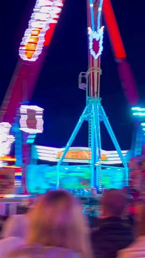 Infinity bei Nacht immer ein Hingucker 😍 #infinity #überkopf #kirmes #kermis #adrenaline #thrill #rheinkirmesdüsseldorf #rheinkirmes #düsseldorf #omg #wow #fahrgeschäft #amazing #karussell #looping #volksfest | Oliver Beyer