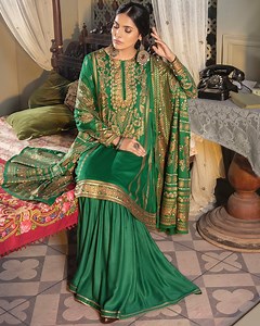 2.6K views · 840 reactions | Shine and sparkle in this gold pasted linen attire! Shop latest winter unstitched from Limelight stores or online Rs. 3,699 - 3 Piece Linen Suit-Pasted (Unstitched) - U2581SU: Green Shop green suit here: https://bit.ly/3NtyBE4 #Limelight #LimelightUnstitched #LimelightWinterUnstitched #LimelightTrends | Limelight | Facebook