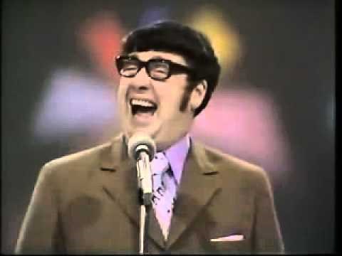 Frank Carson on The Comedians.