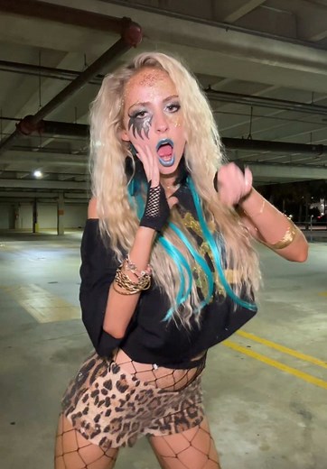 Nostalgic Kesha Halloween Costume Ideas