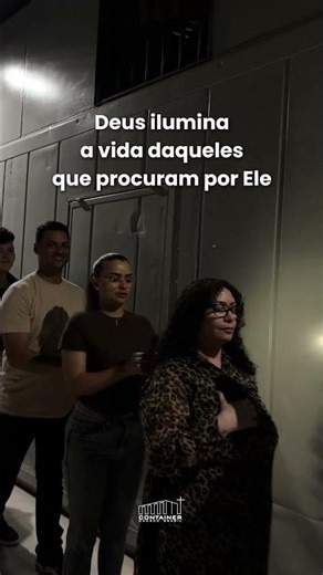 Deus ilumina a vida daqueles que procuram por Ele. “Lâmpada para os meus pés é a tua palavra