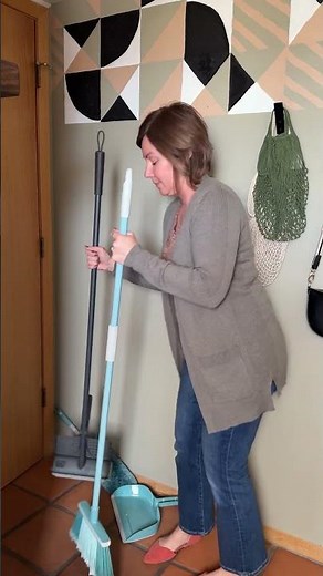 A Smarter Way to Store Mops and Brooms #organizationtips