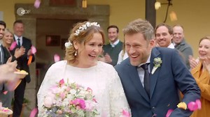 Heute geht's weiter mit "Lena Lorenz" im ZDF. Die resolute Hebamme heiratet und bildet sich beruflich weiter ;-) https://www.goldenekamera.de/tv/article228765299/Lena-Lorenz-Judith-Hoersch-Interview.html | GOLDENE KAMERA