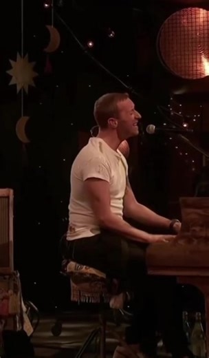 Everyday life is so beautiful I wish they played it more often 😞 #coldplay #everydaylife #coldplaylive #coldplayfans #foryou