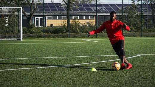 How players use body movement to outsmart defenders