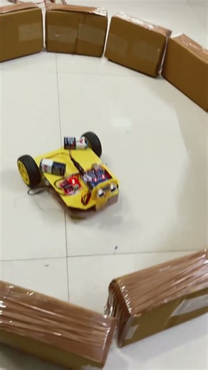 Obstacle Avoiding robot using Arduino #schoolproject #experiment #arduinoproject #diy