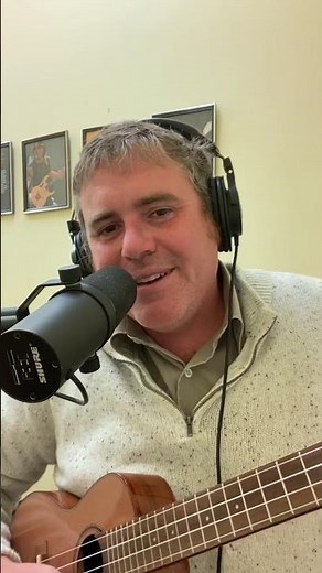 How to play Thunderstruck by AC/DC on the ukulele.