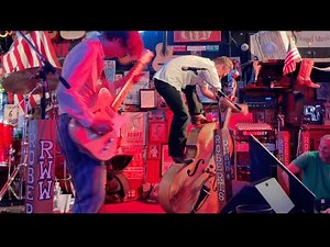 NASHVILLE TN LIVE BROADWAY STREET NIGHTLIFE 2023/ PEOPLE / BANDS WATCHING / BARS/VLOG TOUR