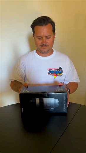 Reyne Leeson Media on Instagram: "UNBOXING THE NEW LENS + Reasons and benefits to the upgrade: Old: Sony 18-200 f/3.5-f/6.3 New: Sony 70-200 f/2.8 The old lens i’ve had for some 14 years. It was suited for an APS-C sensor, cropped the image as a result, didn’t utilize the full frame sensor of the a7iii, was full of dust, the high f stop restricted light intake especially at full zoom and extended outward when zoomed which collected dust and made it choppy to extend and contract over time. The ne