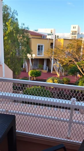 byexosi on Instagram: "I think it’s better on vacation 🏄🏻 #setup #pcsetup #techtock #compsetup #fyp"