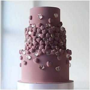 92K views · 385 reactions | Cake design with edible crystals!  What a masterpiece  | MetDaan Creative | Facebook