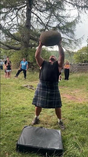 Luke Stoltman & The 105kg Barevan Lifting Stone #strongman #stonelift