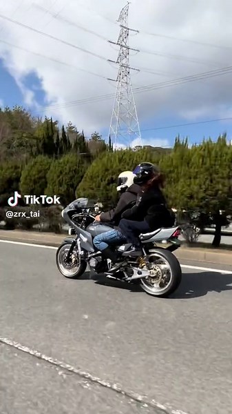 TikTokでゼッチビさんをチェック！