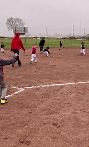 Kids playing tee-ball is the greatest thing ever 😂😂😂 (via: ashd131/TikTok) | Baseballer