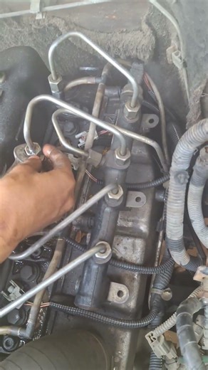 Bleeding Delphi common rail injectors #foryou #delphi #injector