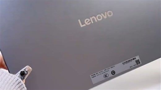 小新ProGT可作电脑副屏适配多品牌笔记本连接，高效拓展不卡顿，办公追剧更轻松，一屏多用提升工作效率，解决小屏局限痛点，打造沉浸式使用体验。