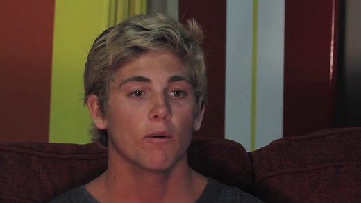 Longboard vs Skateboard. Everything You Need To Know