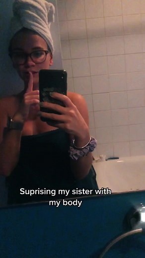 Hilarious Sister Towel Drop Reaction 😂