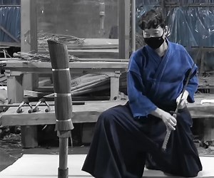 Katana Quick-Draw Master Shows His Skill