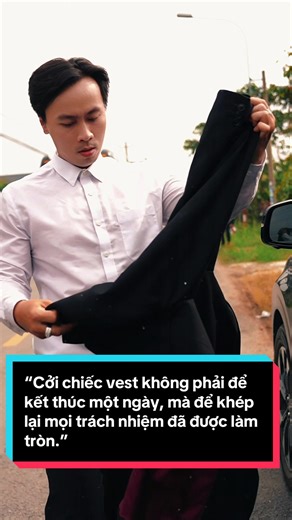 “Cởi chiếc vest không phải để kết thúc một ngày, mà để khép lại mọi trách nhiệm đã được làm tròn.” #tammartino #tanglechuyenghiep #martino