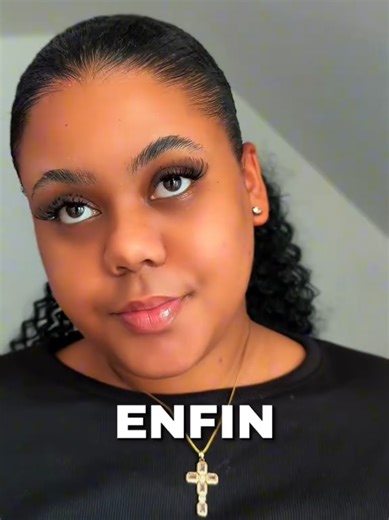 Ponytail rapide même si le plaquage n’était pas on fleek ✨ J’ai une tête de baby et je trouve qu’en rajoutant un Ponytail ça change un petit truc vous trouvez pas ? 🤭 Je l’avais acheté sur @SHEIN France il y’a 1 ans et c’est du synthétique . #ponytail #blackgirl #blackgirlhairtok #hairstyle