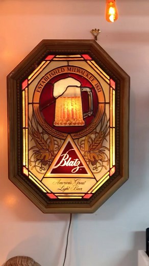 We have a another new beer sign! Light & motion, beer-bubbling action. This 1982 G. Heileman Blatz wall hanging light has mesmerizing bubble movement and is in very good vintage condition. Stop in 11–6, Wed–Sat to check it out. #flyvvlocalpickup #vintagebarsign #vintageblatzsign #blatz #blatzbeer #heileman #shoplocal #Robbinsdale | Fly Vintage & Vinyl