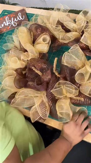 68K views · 969 reactions | How I Make a Traditional Fall Ribbon Wreath in Less than 5 minutes!♥️ | MoodMakers Home Decor | Facebook