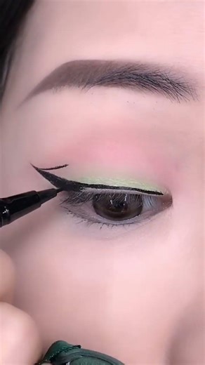 Easy Eyeliner Pencil Tutorial for Beginners | Perfect & Natural Eyeliner Step by Step#shorts#bea#eye