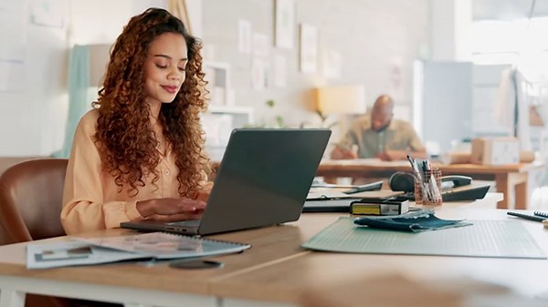 Cambiar el correo electrónico o el nombre en Acrobat Sign