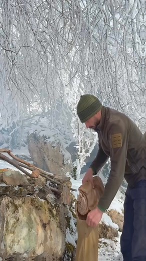 686K views · 7.2K reactions | SOLO Bushcraft under the snowstorm. A man try practicing survival skills and building a survival shelter. #bushcraft #survival #survivalskills | Alaska Prepper | Facebook