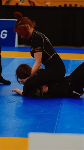 Mounted Triangle Choke by Jasmine #jiujitsu #grappling #bjj